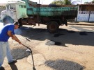 Rua Nilson Pimenta de Melo recebe trabalho de tapa-buracos