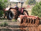 Prefeitura beneficia agricultores com  gradea��o do solo 