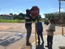 Prefeitura refor�a sinaliza��o em vias p�blicas no munic�pio